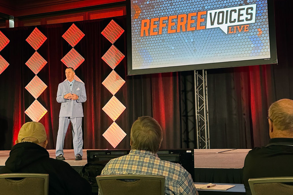 Roger Ayers refuse d'arbitrer les demi-finales NCAA