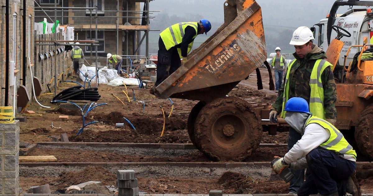 تراجع ثقة المستثمرين في سوق العقارات البريطاني