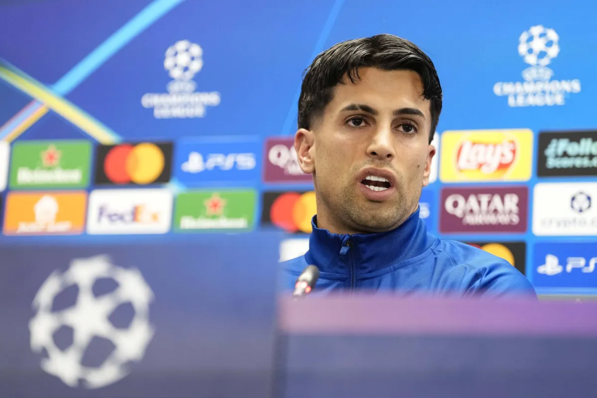 كانسيلو يؤكد تركيزه مع برشلونة ويؤجل الحديث عن مستقبله