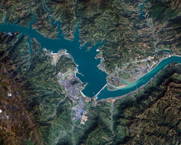 Impact du barrage des Trois Gorges sur la rotation de la Terre