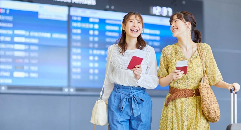 تدفق المسافرين إلى ميناء ساماريندا الإندونيسي