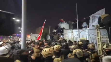 اقتحام القنصلية الكويتية في البصرة احتجاجاً على قصف صاروخي