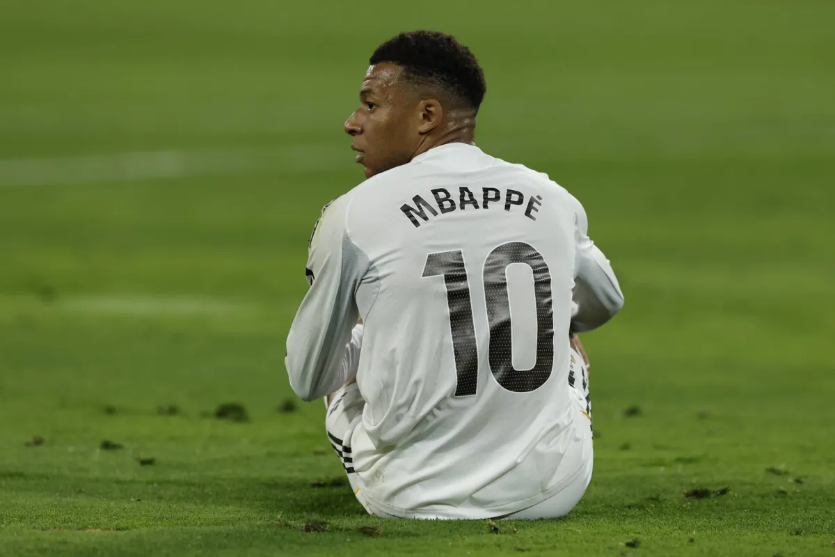 Lesión de Mbappé amenaza su participación en el clásico
