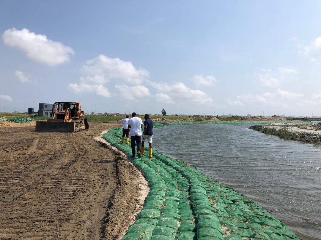 إزالة تعديات على أراضٍ زراعية في قنا وأبوتشت