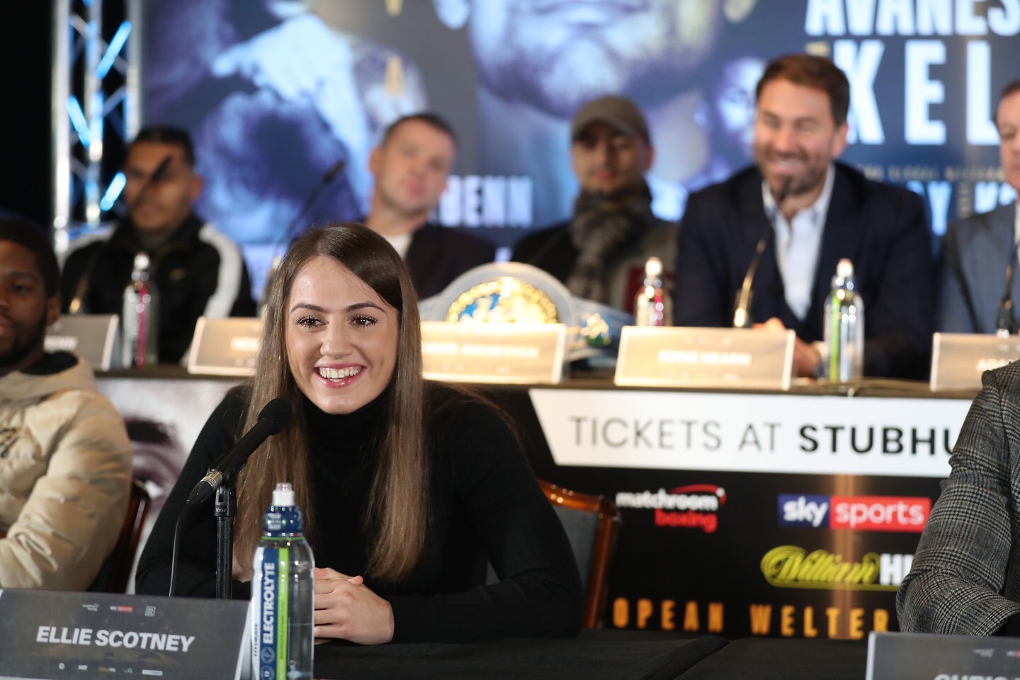 إيلي سكوتني تتوج بلقب بطلة العالم في الملاكمة