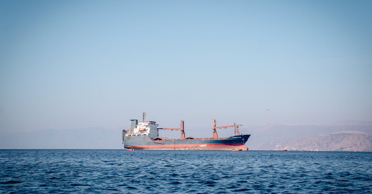 تصاعد التوترات بين ترامب وإيران في مضيق هرمز