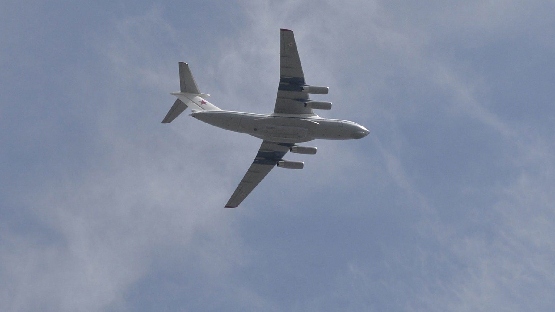 Militärflugzeug in Kolumbien stürzt ab – Hunderte Opfer befürchtet