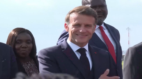 Macron arrive au Kenya pour le sommet "Afrique en avant"