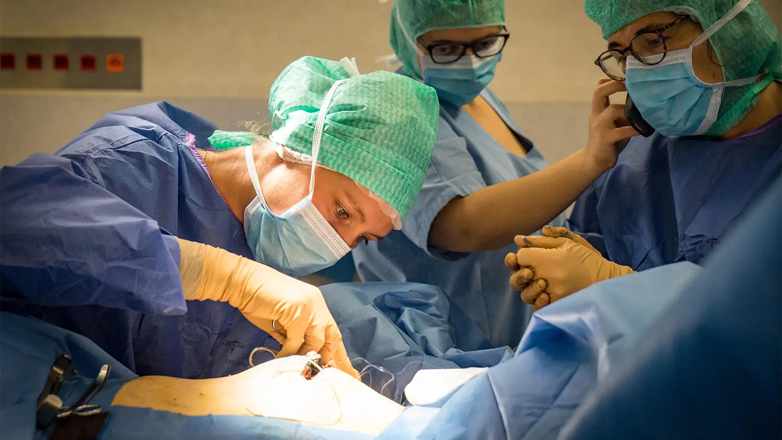 إنقاذ مريضة من ورم متقدم بالثدي في جازان