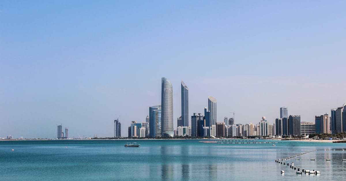 تراجع أسعار النفط بعد خروج الإمارات من أوبك