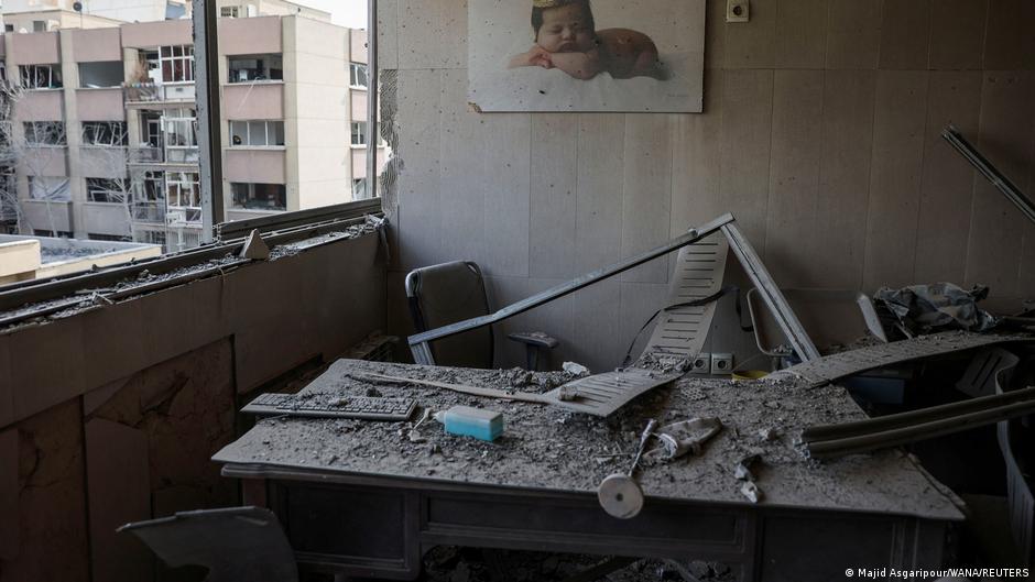 الغارات على إيران تهدد النظام الصحي