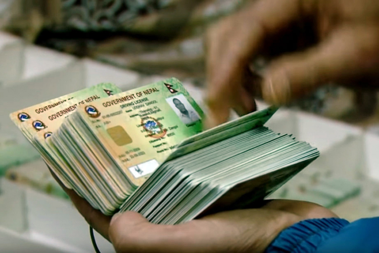 Arrêt des services de permis de conduire à Jakarta