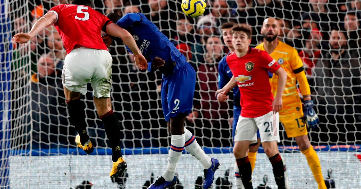 إيقاف هاري ماغواير بسبب مشادة مع الحكم