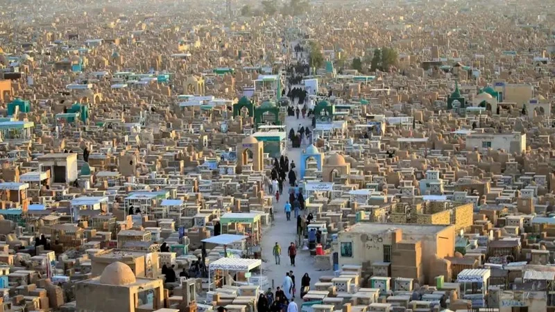 مأساة في ديالى: شاب يُقتل خلال زيارة قبر