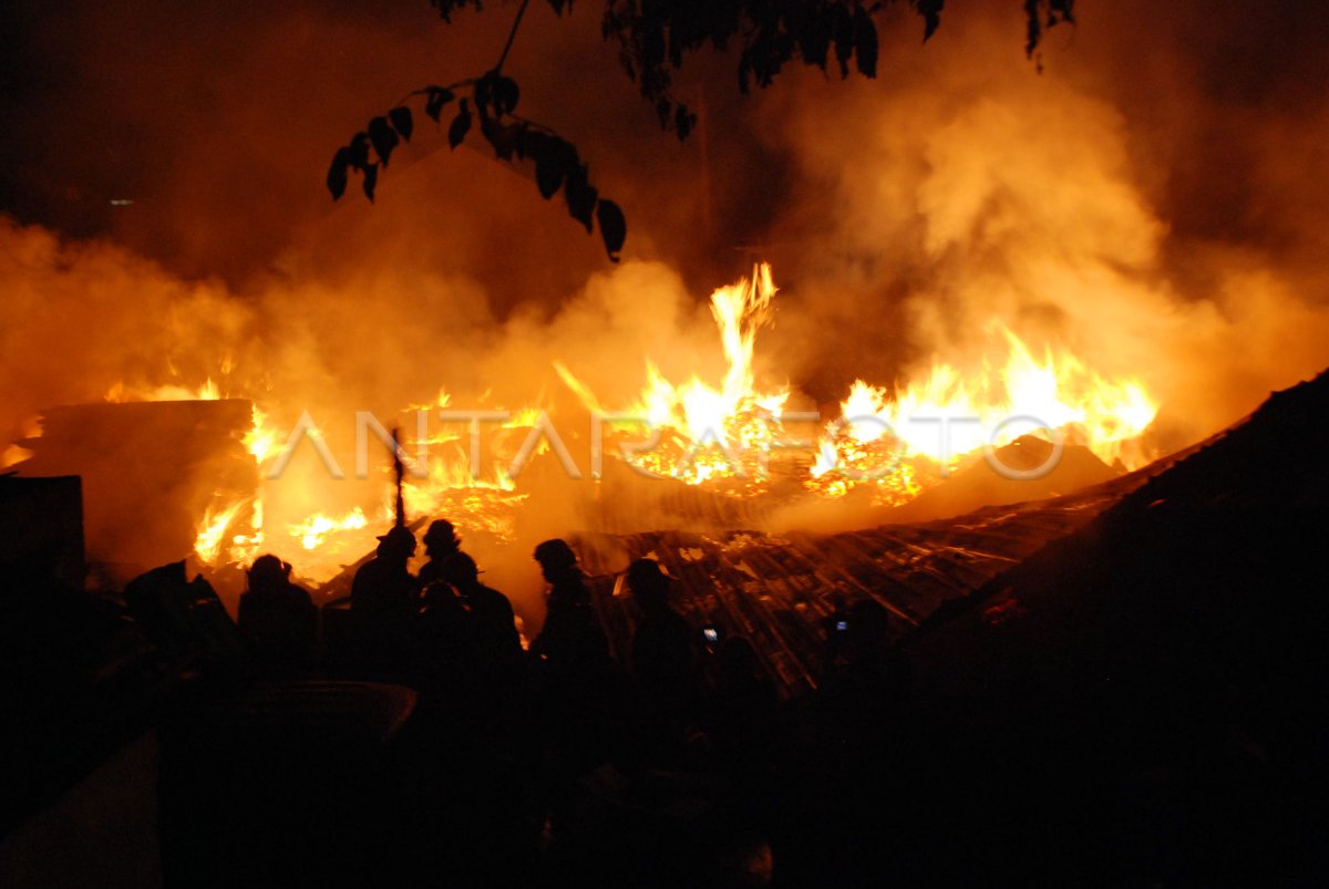 Brand im Holzlager in Najran gelöscht