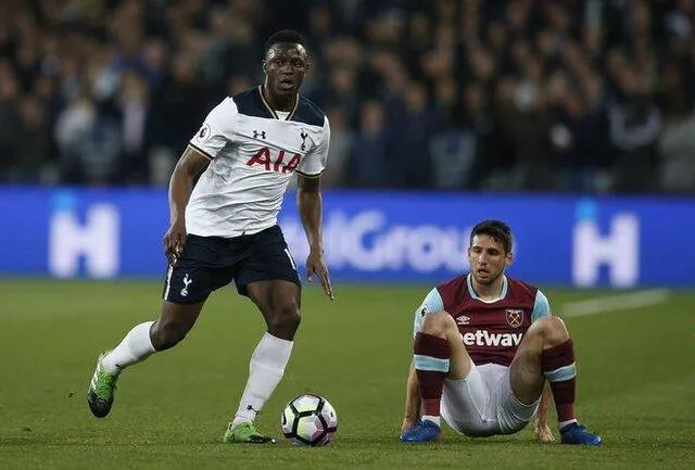 الكيني فيكتور وانياما يعتزل كرة القدم بعد 20 عاماً