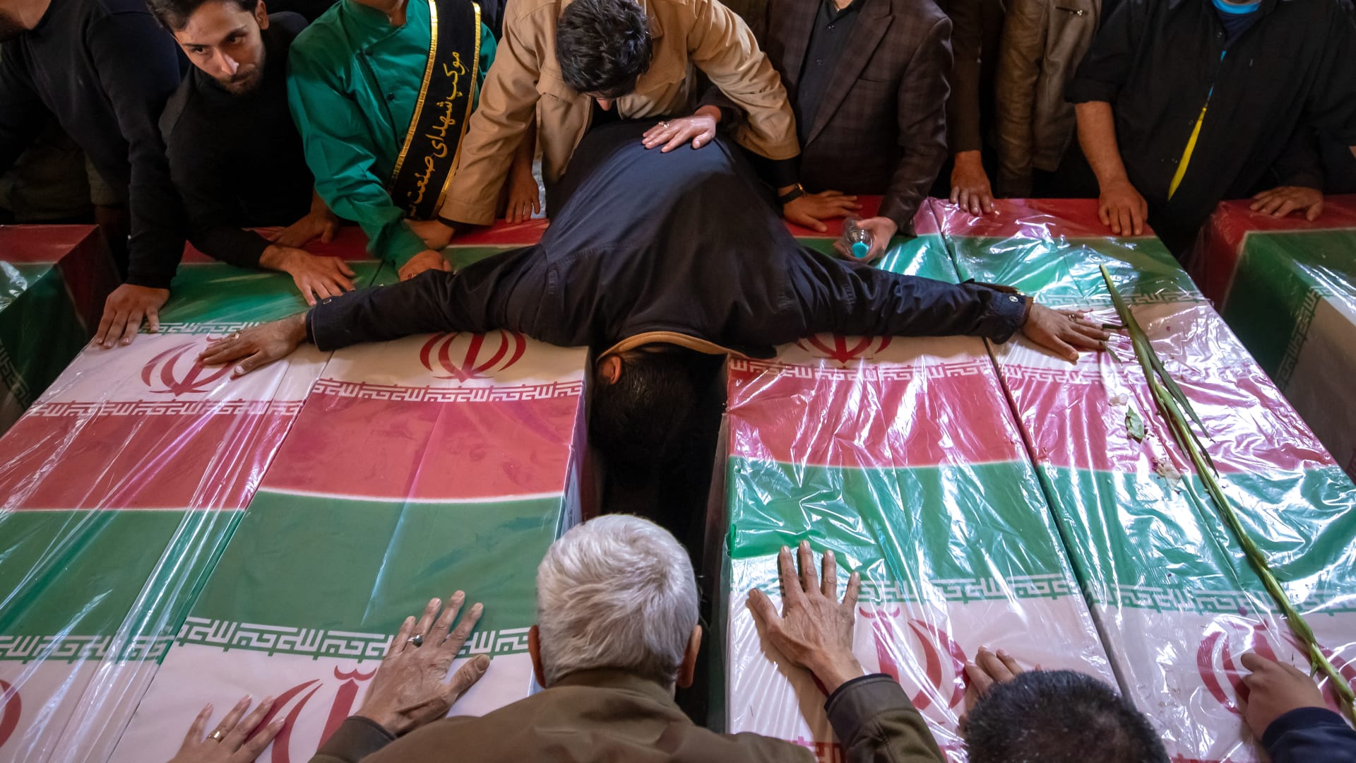 Angriffe im Irak: Hohe Opferzahlen und steigende Spannungen