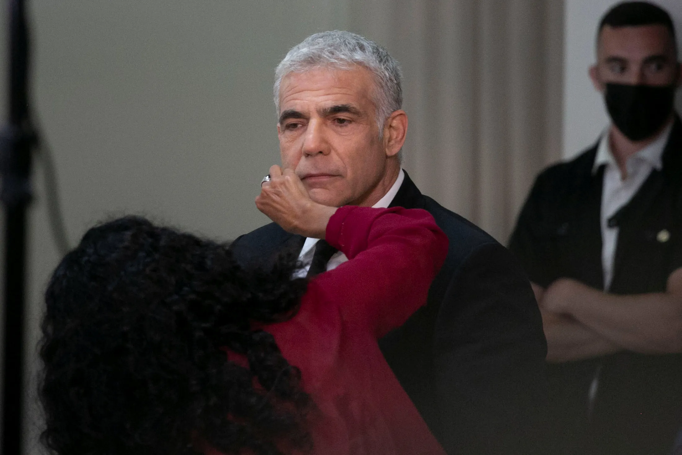 استطلاع إسرائيلي يكشف تقدم تحالف لبيد وبينيت