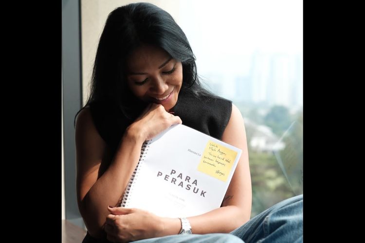 Angga Yunanda Stars as Silver Man in 'Para Perasuk'