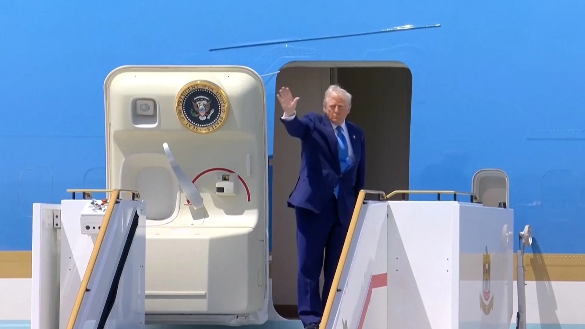 ترامب يؤكد استمرار الوجود الأمريكي في الشرق الأوسط