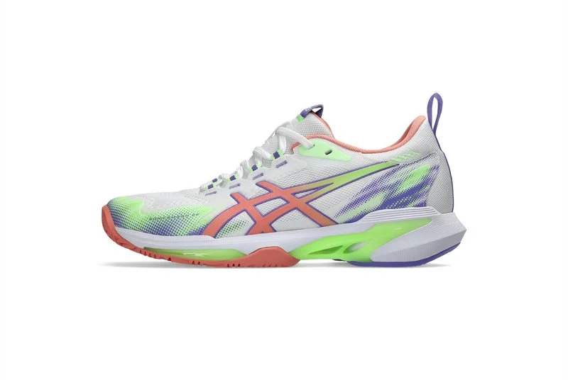 ASICS تطلق حذاء جديد لدعم رياضة البادل في إندونيسيا