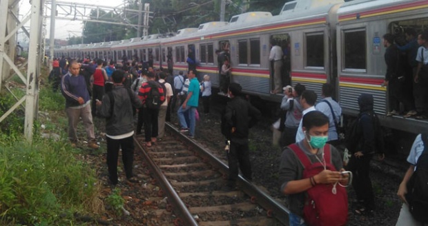 إلغاء رحلات قطار من جاكرتا بسبب حادث