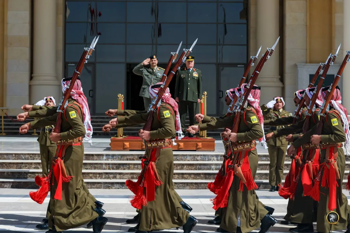 تعزيز التعاون العسكري بين شرق ليبيا والأردن