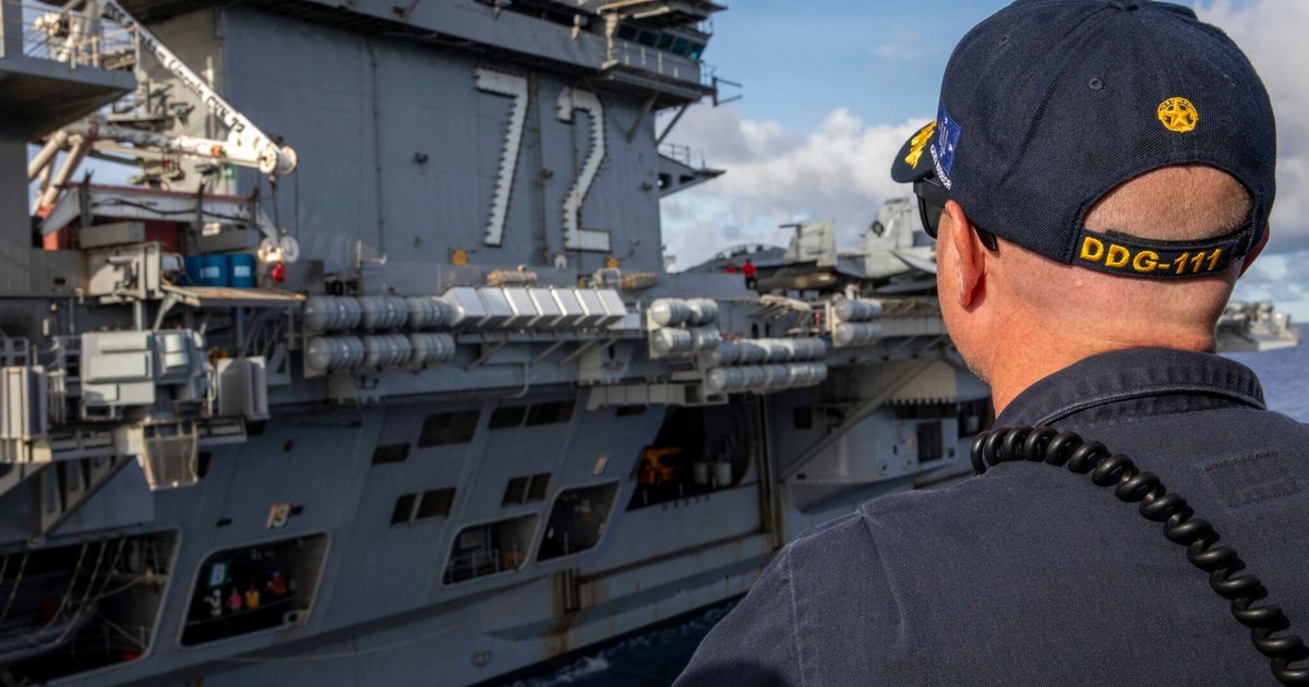 Iran lance des missiles sur le porte-avions Abraham Lincoln