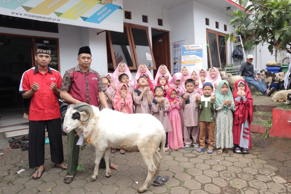 Celebrate Eid al-Fitr with Orphans in Mecca