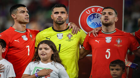 رونالدو والنشيد الوطني: سر وقوفه جانبياً