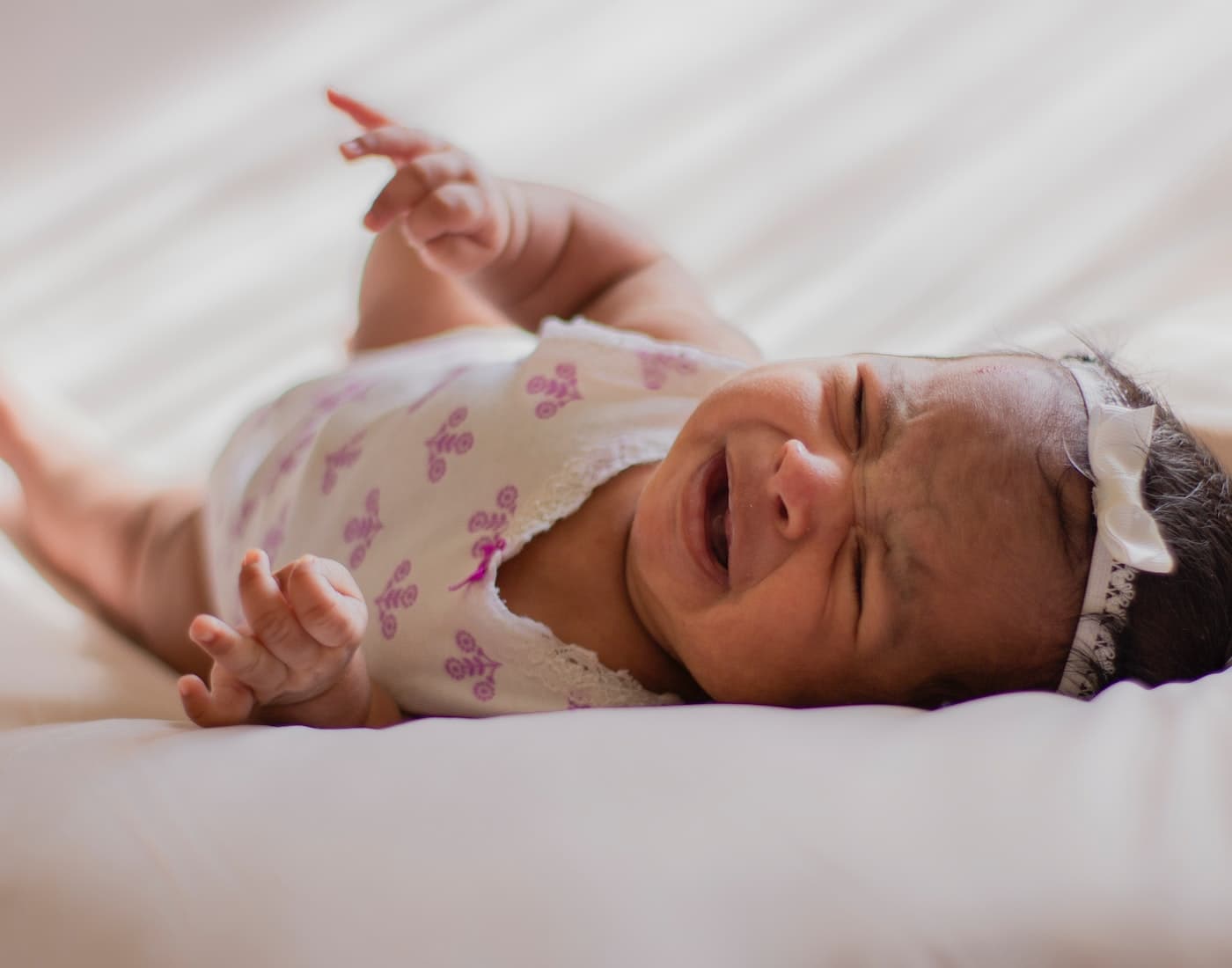 كيف تميز بكاء طفلك؟ دليل شامل لفهم احتياجاته