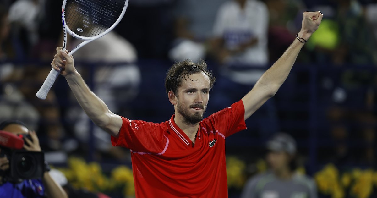 غريكسبور يواجه مدفيديف في نهائي بطولة سوق دبي الحرة للتنس