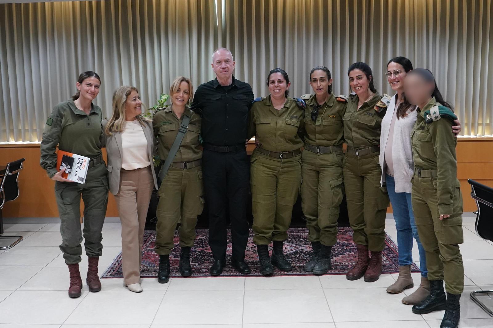 Unité rouge : femmes israéliennes renforcent les compétences militaires