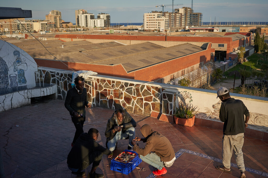 Régularisation des migrants en Espagne : défis et perspectives