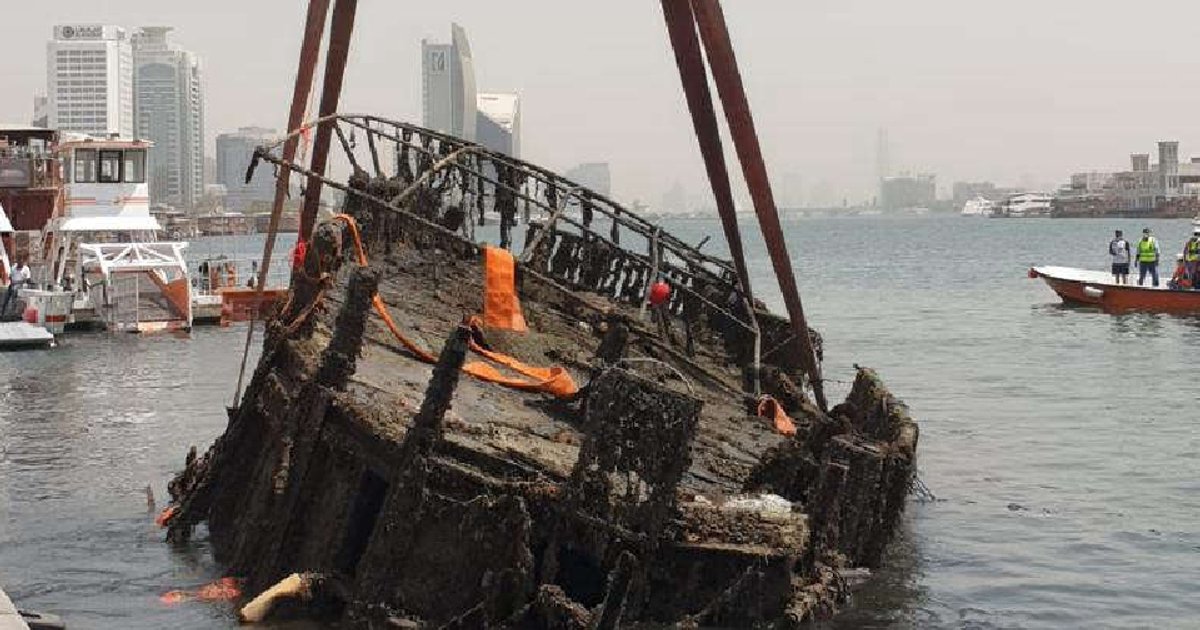 Trümmer in Dubai Marina fallen, keine Verletzten