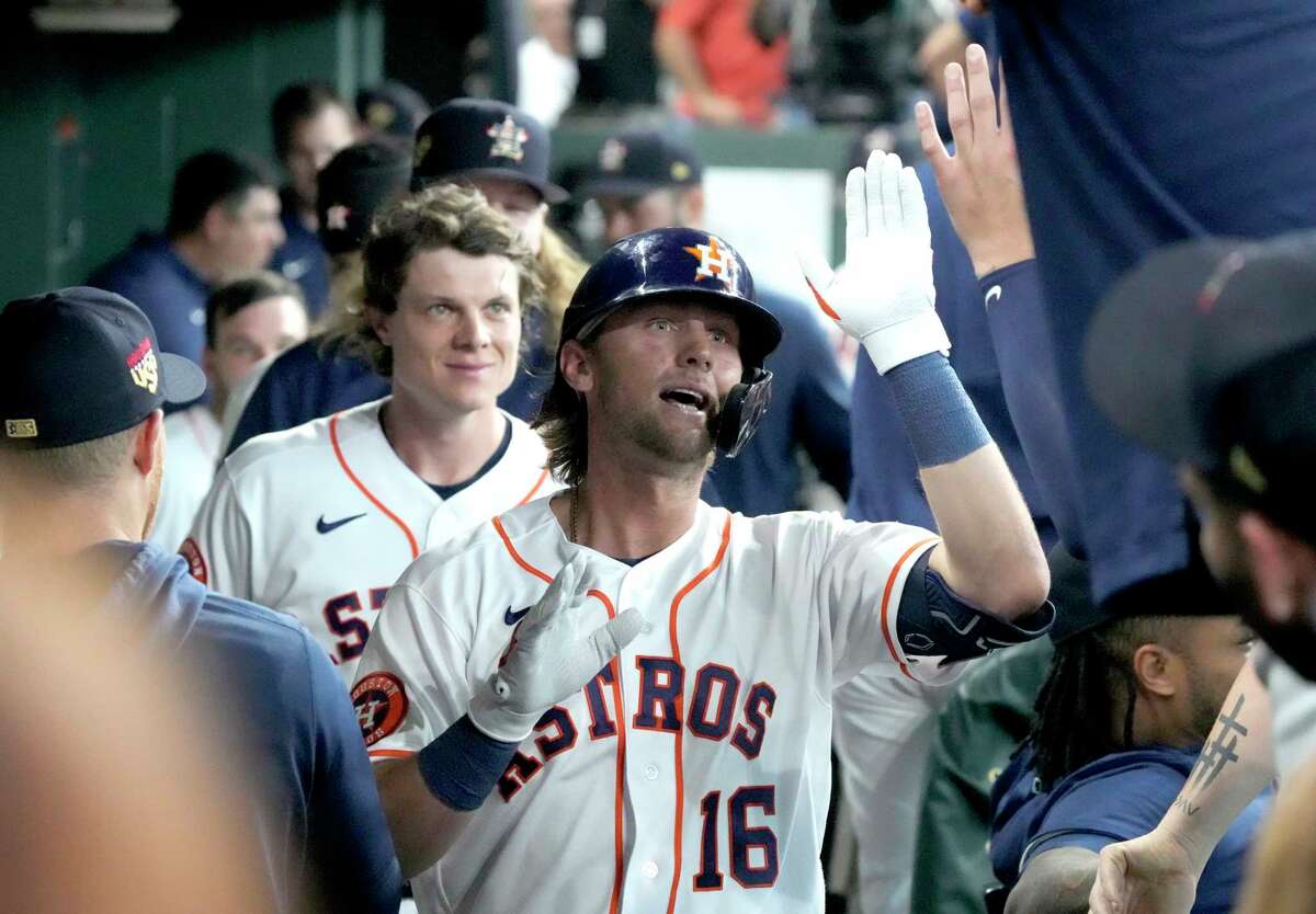 أستروس يواجهون روكيز في سلسلة مثيرة