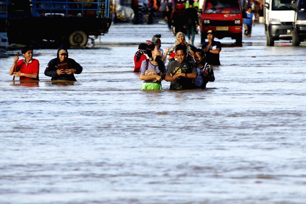 فيضانات مدمرة في بنغكولو الإندونيسية