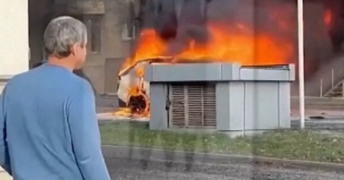 Ukrainian Attacks Cause Deaths and Fire at Russian Refinery