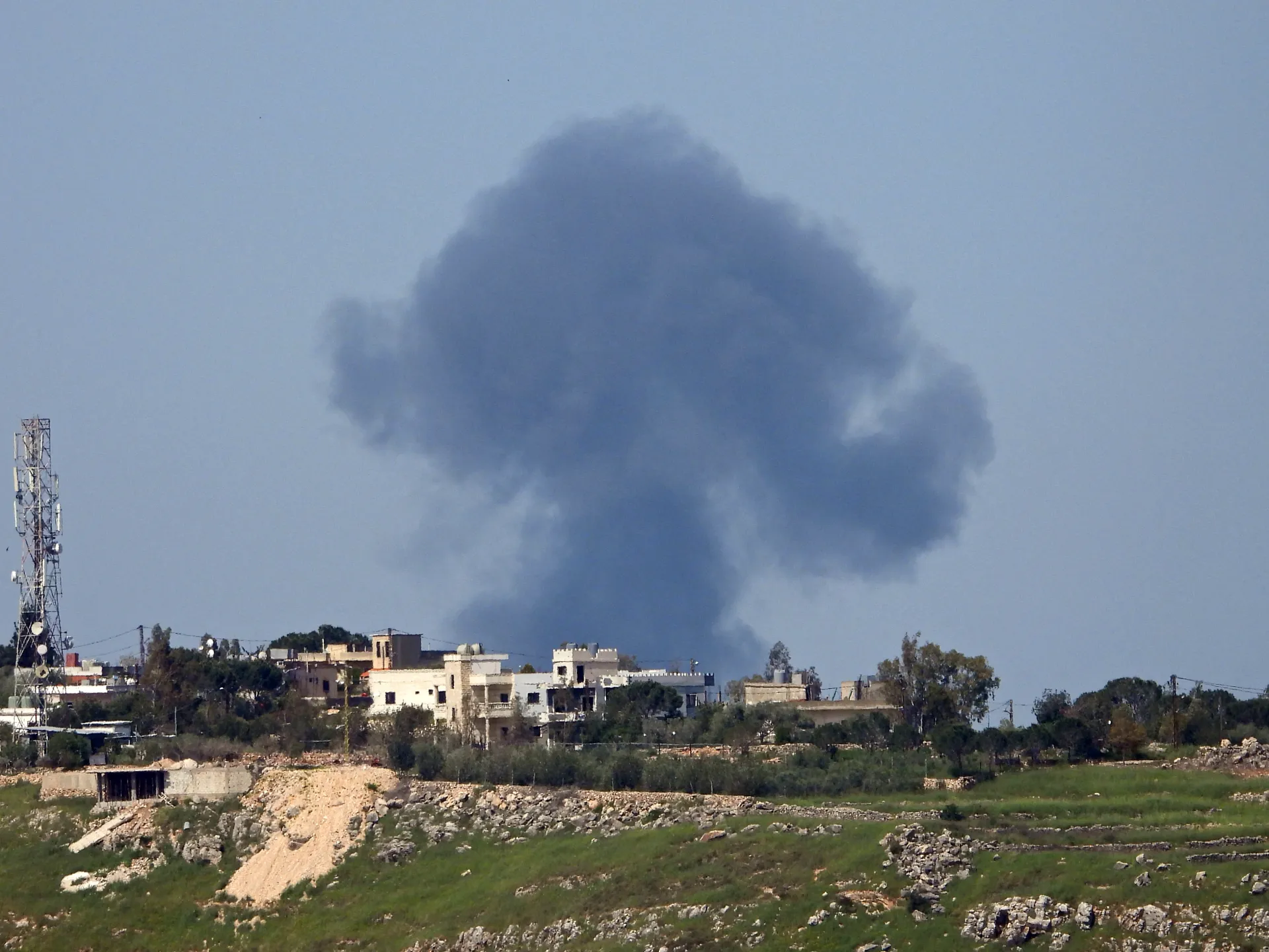 إيران تعزز علاقاتها مع روسيا وسط تصاعد التوتر في لبنان