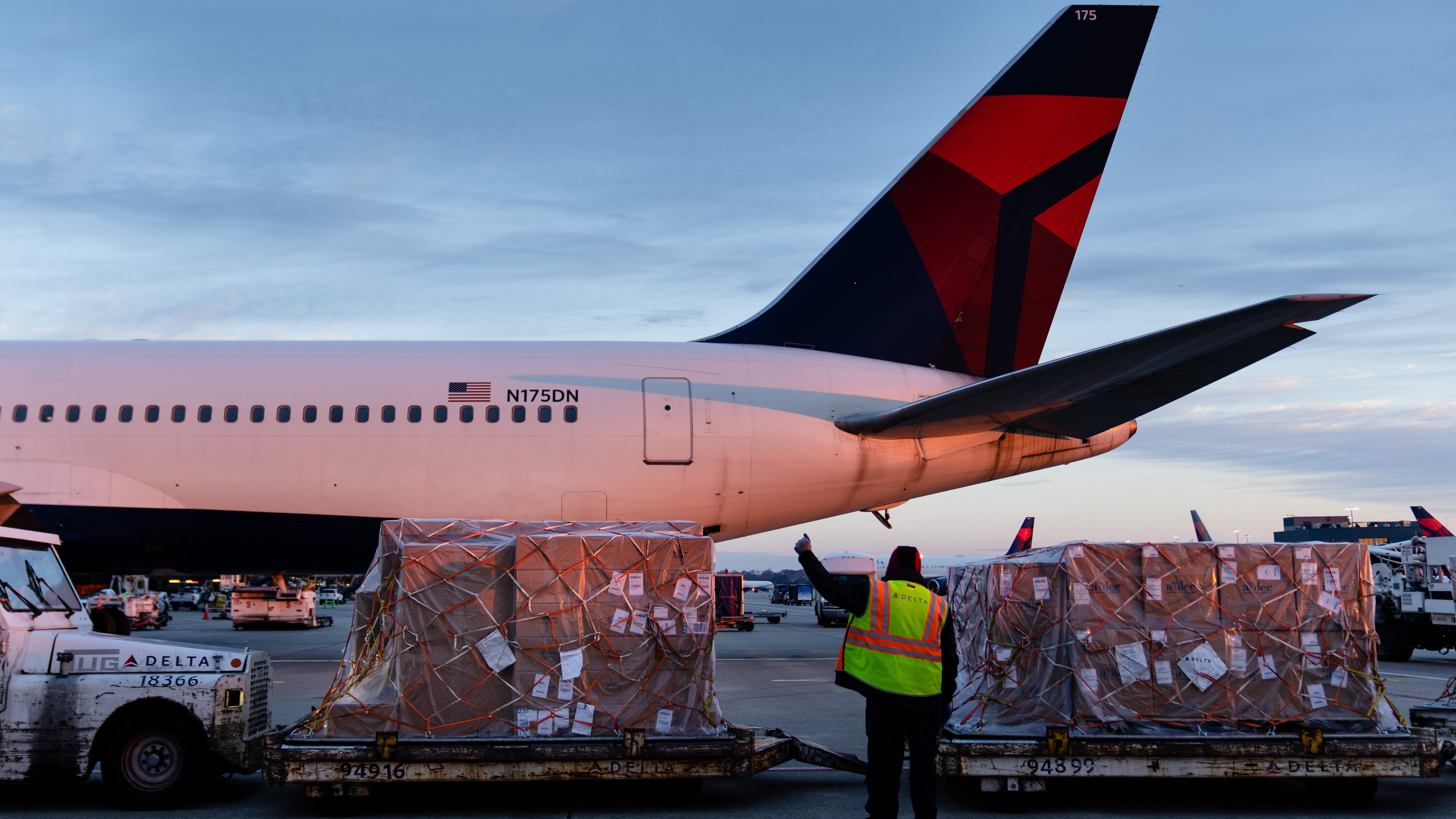 دلتا إيرلاينز: تأثير النزاع في إيران على تكاليف الوقود