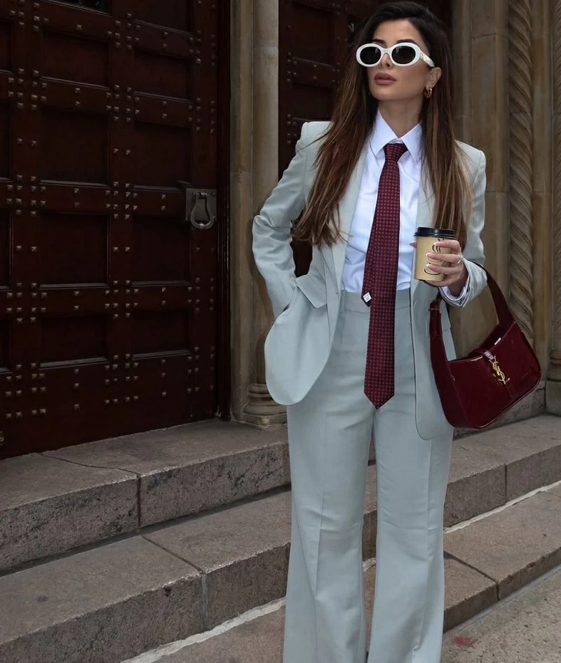 البدلة الكاجوال: توازن بين الأناقة والراحة