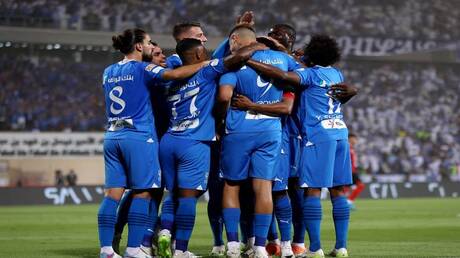 إيقاف مساعد مدرب الهلال السعودي 4 مباريات