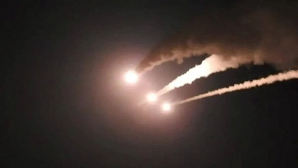 إيران تطلق صواريخ على إسرائيل في تصعيد عسكري
