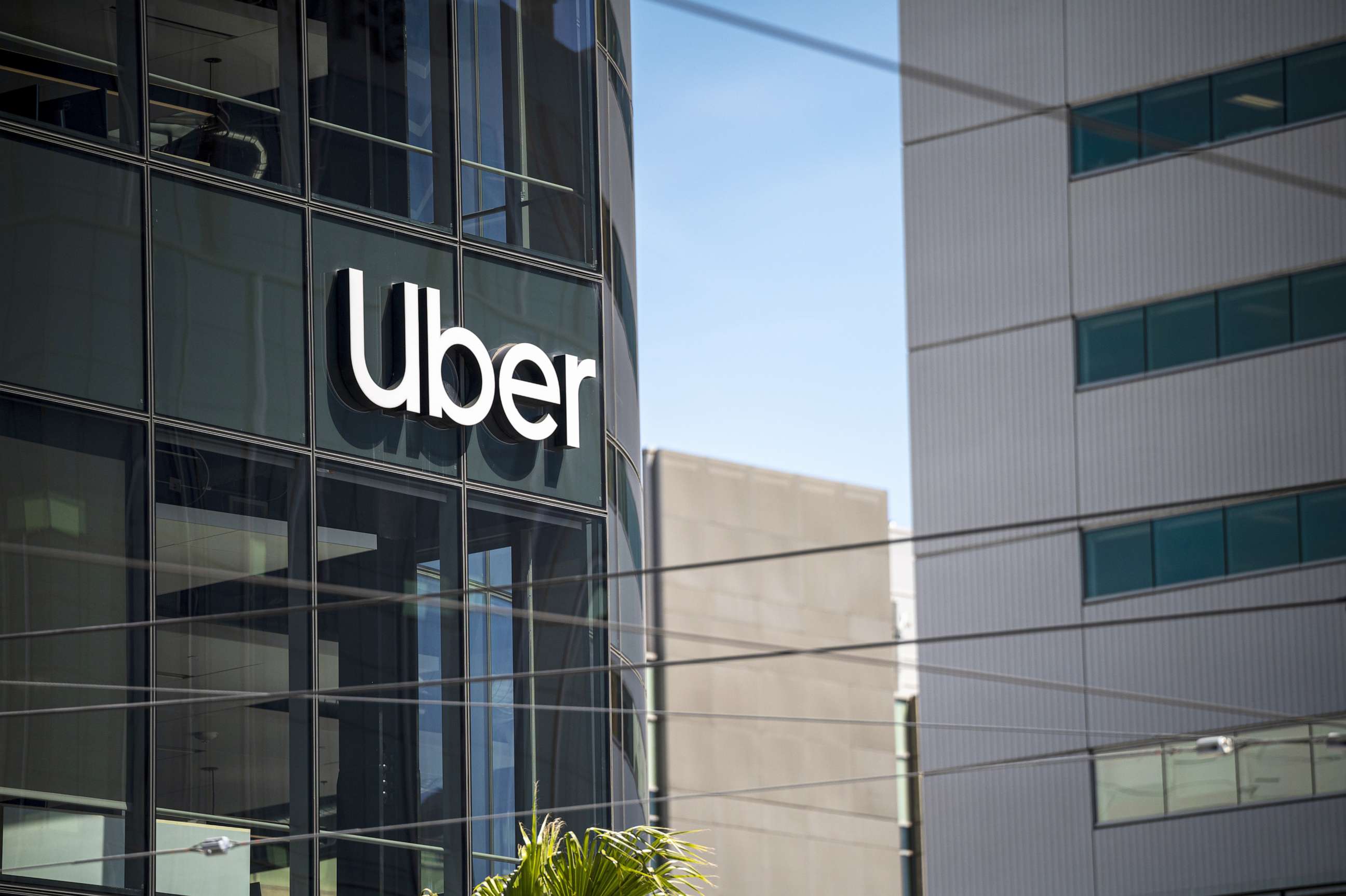 أوبر تطلق خدمة حجز الفنادق بالتعاون مع إكسبيديا