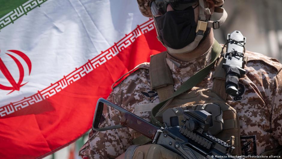 تحولات إيران: السيطرة العسكرية وتأثيرها على المنطقة