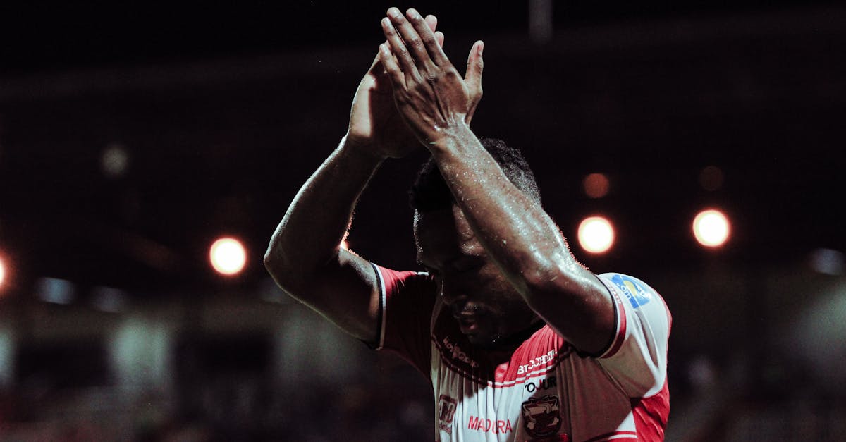 الأهلي والزمالك يواجهان تحديات قبل قمة الجمعة