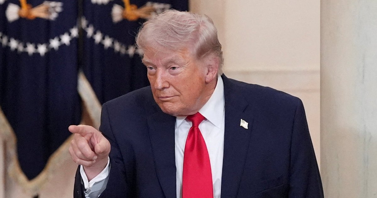 ترامب يتحدث عن نفسه كملك خلال غداء عيد الفصح