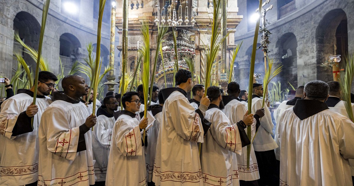 ผู้ตั้งถิ่นฐานบุกโรงเรียนในนาบลัสและชูธงอิสราเอล