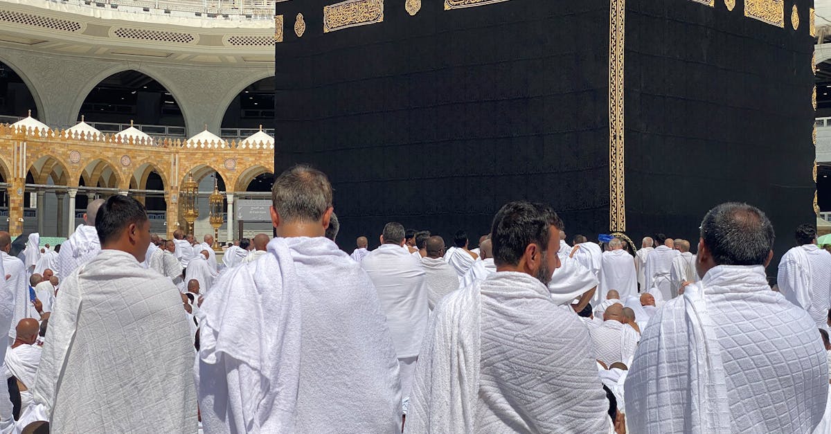 القبض على مقيمين بتهمة النصب بخدمات الحج في مكة