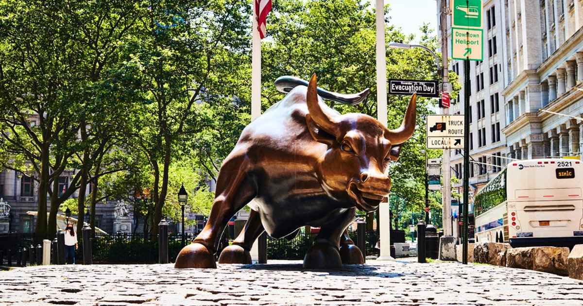 ترامب يستغل 14 تريليون دولار لتعزيز وول ستريت